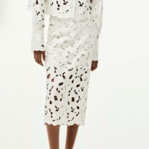 SKIRT H&M Limited Edition Midi White Eyelet Embroidery Satin Skirt size 6.